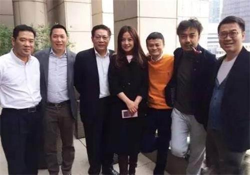 趙薇與財政圈朋友的照片