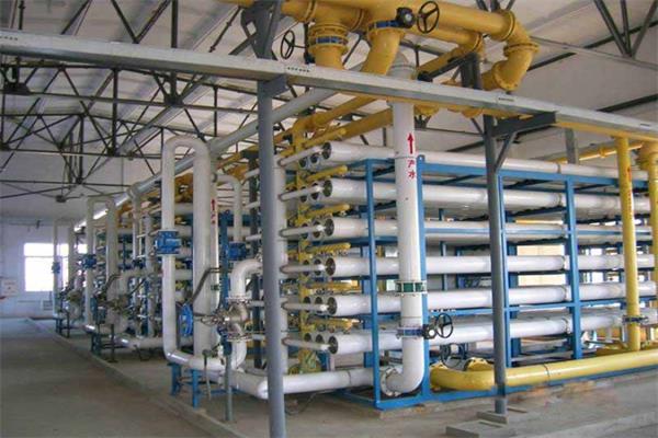 大型工業(yè)反滲透水處理設備