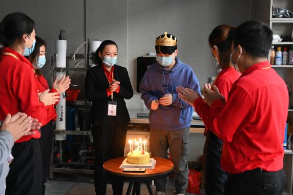 君浩環保為設計師小李子慶生