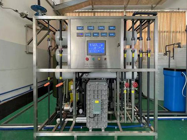 去離子水設(shè)備多少錢一套？工業(yè)級(jí)設(shè)備性價(jià)比測(cè)算攻略